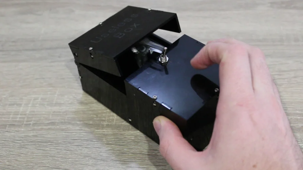 SOLIDWORKS Time-Lapse Tutorial: Useless Box