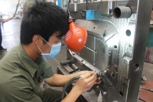 An International Team of 80 Uses SOLIDWORKS to Design Lifesaving Medical Devices