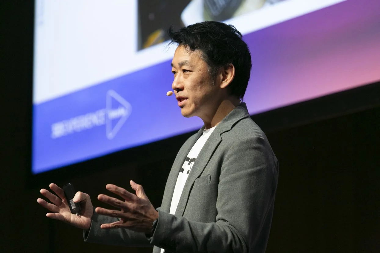 Daizo speaking at a Dassault Systèmes event.